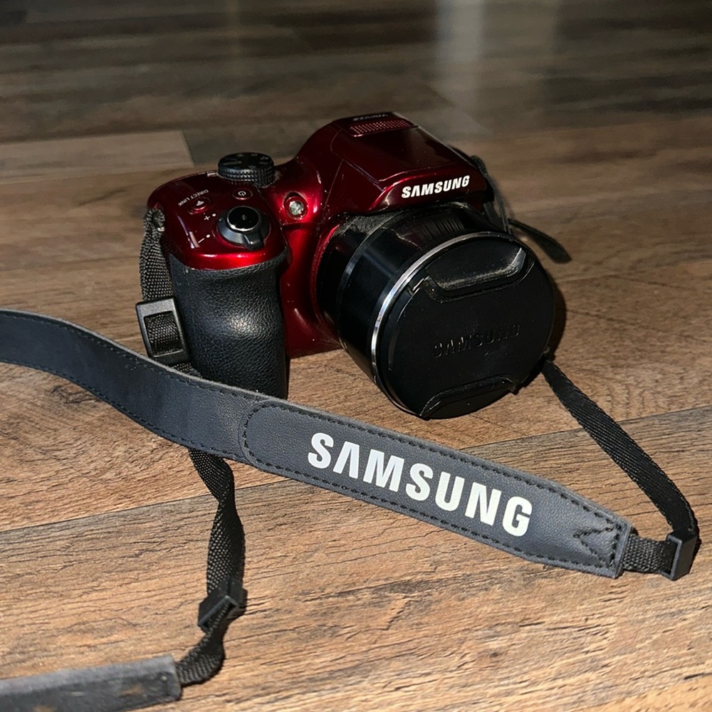 Samsung WB1100F Smart WiFi 16.4MP CCD Digital Camera with Optical zoom Red
